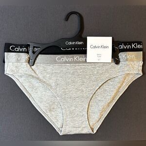 NWT Calvin Klein 2 Pack Bikini - Grey & Black -Size Medium